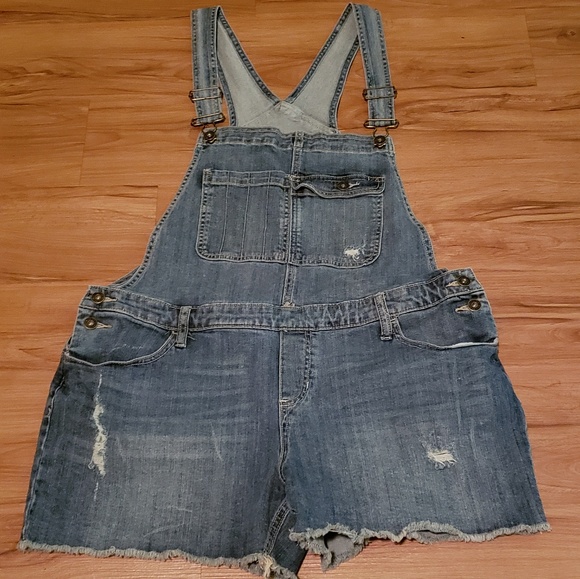 Mossimo Supply Co. Pants - Jean Jumper (Shorts)